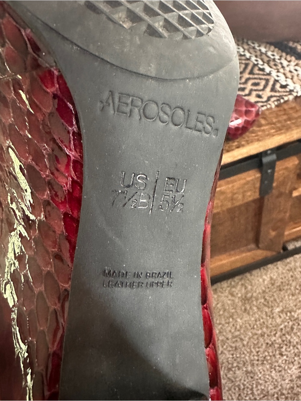 AEROSOLES Deep Burgundy Croc-Embossed Pumps 7.5 - Picture 9 of 14